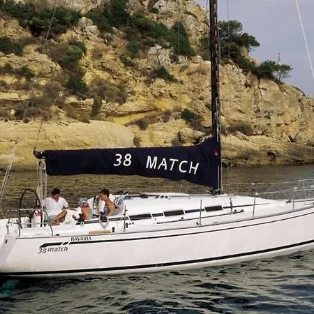 Botel Sleep Aboard A Beautiful Sailboat In *